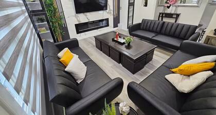 Spacious 4-bedroom house in charming Hicksville with AC