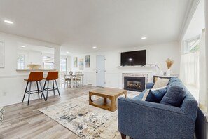 TV, fireplace