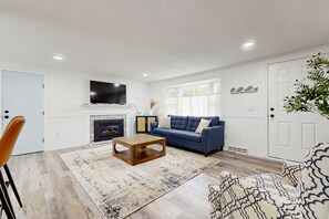 TV, fireplace