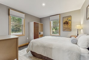 3 bedrooms, iron/ironing board, Internet, bed sheets