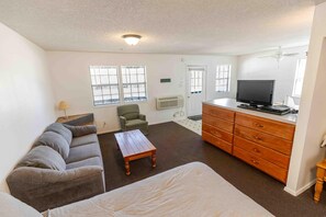 Unclassified image, 5 of 16, button - Captain's Cabins - A cozy cabin with a lakefront view! (West Tawakoni)
