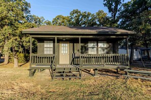 Unclassified image, 2 of 16, button - Captain's Cabins - A cozy cabin with a lakefront view! (West Tawakoni)