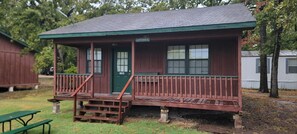 Exterior - Captain's Cabins - A cozy cabin with a lakefront view! (West Tawakoni)