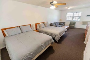 Unclassified image, 3 of 16, button - Captain's Cabins - A cozy cabin with a lakefront view! (West Tawakoni)