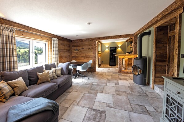 Smart TV, fireplace