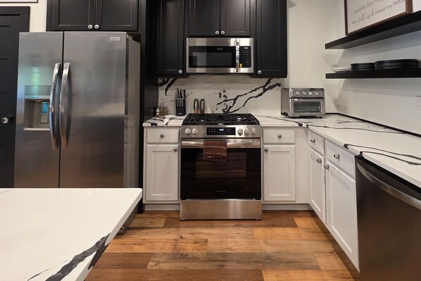 Fridge, microwave, oven, stovetop