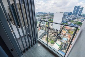 Unclassified image, 2 of 30, button - Cozy Oasis near Ikea TRX Mall King Size Bed 100mb (Kuala Lumpur)