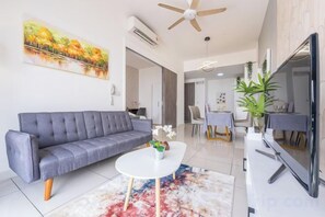 Living area - Cozy Oasis near Ikea TRX Mall King Size Bed 100mb (Kuala Lumpur)