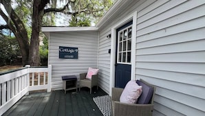 A covered porch with a sign reading "Cottage 9 SUMMIT." - Cozy Beaufort Cottage - Near Parris Island & Downtown (Beaufort)