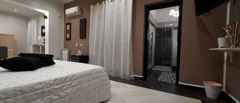 1 bedroom, desk, free WiFi, bed sheets