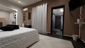 1 bedroom, desk, soundproofing, free WiFi