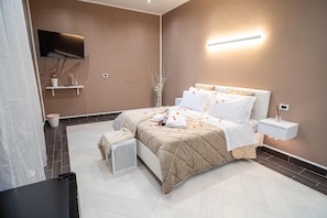 1 bedroom, desk, soundproofing, free WiFi