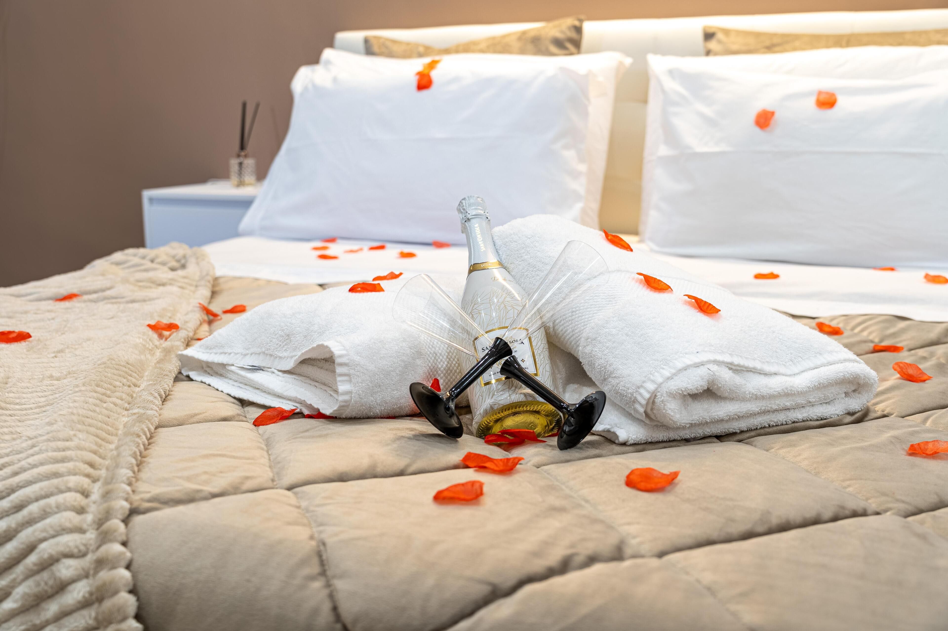 1 bedroom, desk, free WiFi, bed sheets