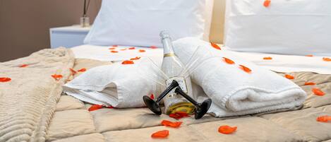 1 室のベッドルーム、デスク、WiFi (無料)、ベッドシーツ