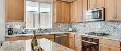 Fridge, microwave, stovetop, dishwasher