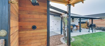 Sauna, Gas Grill & More! Belgrade Duplex