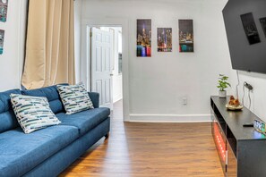 TV - Walkable Apt Near MetLife: Pet-Friendly Lodi Stay (Lodi)