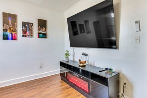 Interior - Walkable Apt Near MetLife: Pet-Friendly Lodi Stay (Lodi)