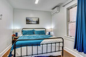 2 bedrooms, iron/ironing board, Internet, bed sheets - Walkable Apt Near MetLife: Pet-Friendly Lodi Stay (Lodi)