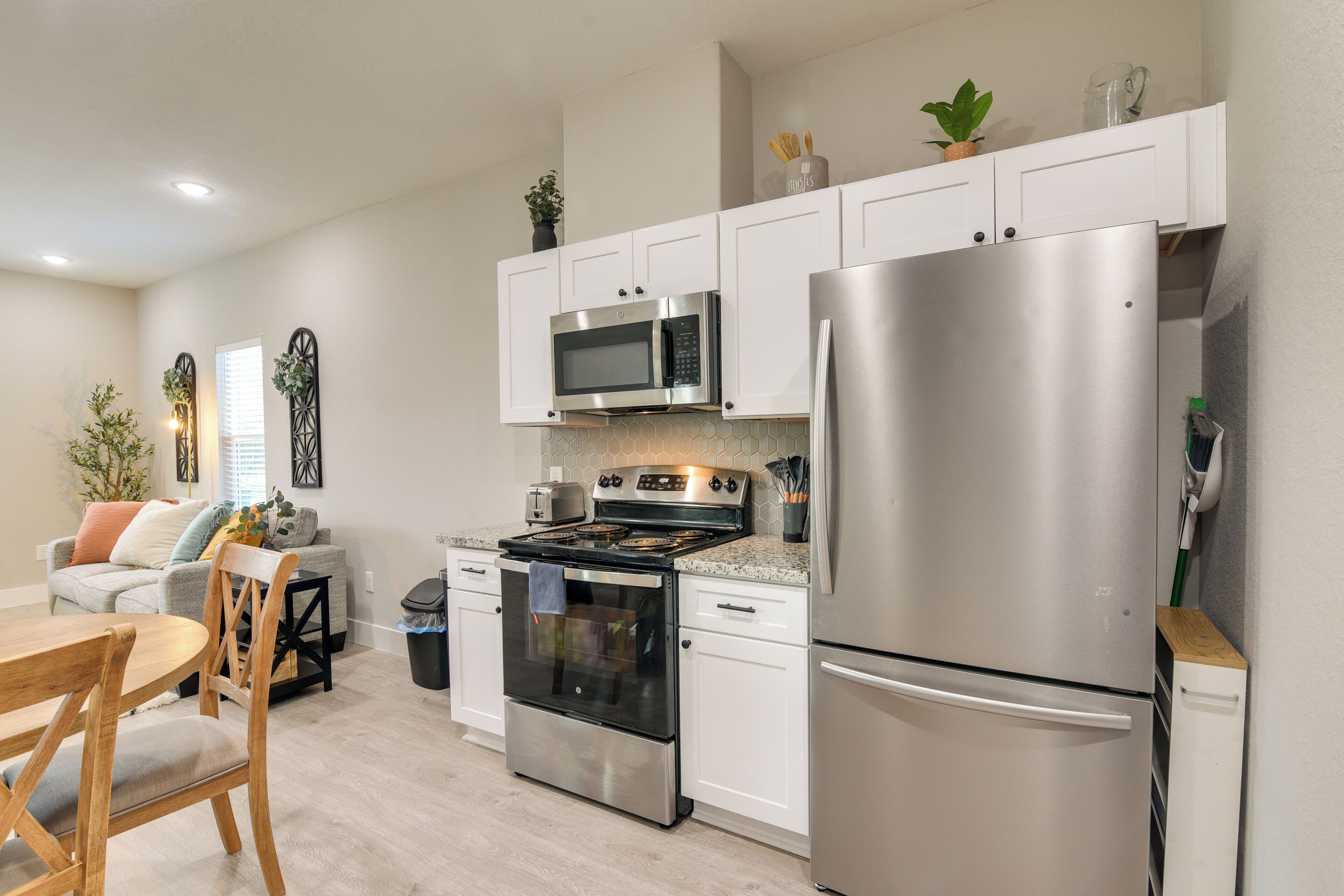 雪櫃、微波爐、爐具、洗碗機