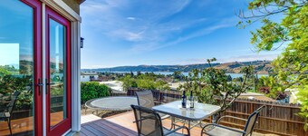 1 Mi to Downtown Benicia: Scenic Cliffside Escape