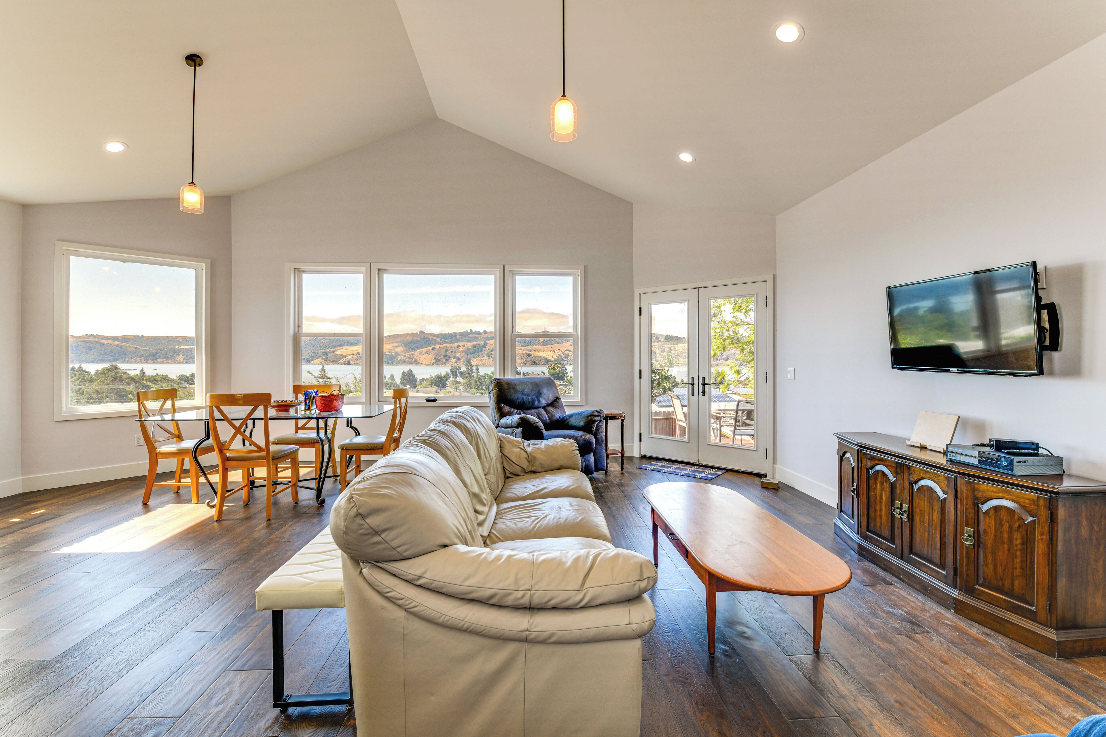 1 Mi To Downtown Benicia: Scenic Cliffside Escape - Benicia, CA