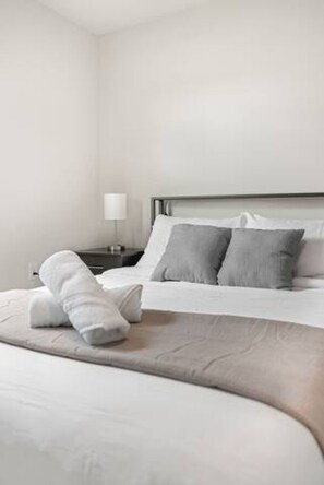 3 bedrooms, desk, iron/ironing board, WiFi
