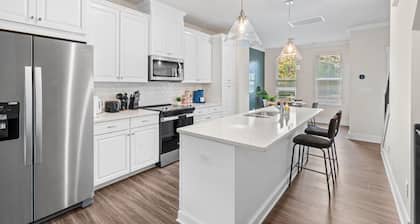 3BR King Townhouse in Uptown CLT