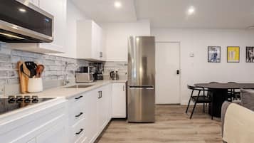 Deluxe Apartment, 2 Bedrooms | Private kitchen | Fridge, microwave, stovetop, cookware/dishes/utensils