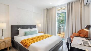 Deluxe Apartment, 1 Queen Bed | Minibar, iron/ironing board, free WiFi, bed sheets