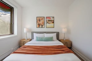 Apartamento luxo, cozinha | Ferros/tábuas de passar roupa, Wi-Fi de cortesia