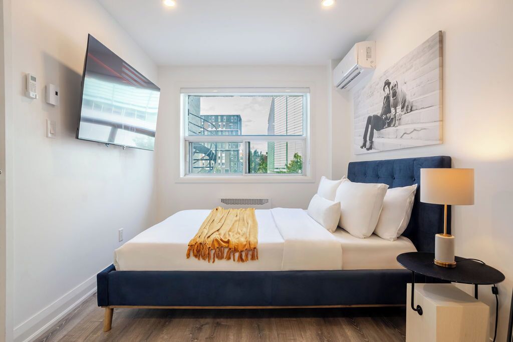 Deluxe Apartment | Minibar, iron/ironing board, free WiFi, bed sheets