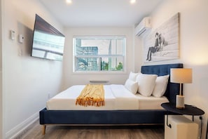 Minibar, iron/ironing board, free WiFi, bed sheets