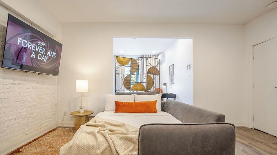 Theatre Hotel by Lodgo