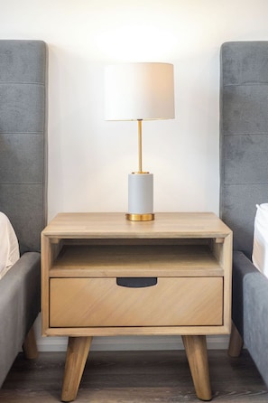 Deluxe Apartment, 2 Bedrooms | Minibar, iron/ironing board, free WiFi, bed sheets - Theatre Hotel by Lodgo (Montréal)
