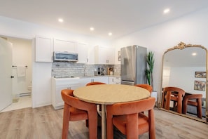 Deluxe Apartment, Kitchen | In-room dining - Theatre Hotel by Lodgo (Montréal)