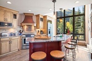 Fridge, microwave, oven, stovetop - East Vail Alpine Escape (Vail)