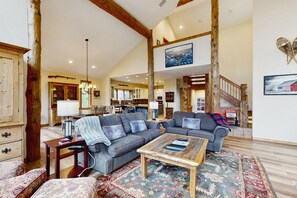 TV, fireplace, DVD player, table tennis - Mountain getaway with private hot tub, ping pong table, and dog-friendly (Blue River)