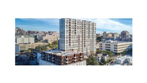A high-rise building with a modern design, surrounded by other buildings and a clear sky. - Chic Studio Deluxe Hotel Suite in the Heart of Austin (Austin)