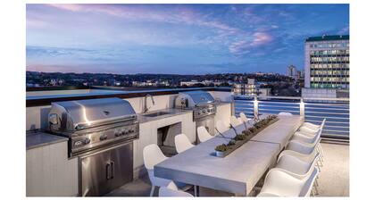 Chic Studio Deluxe Hotel Suite in the Heart of Austin