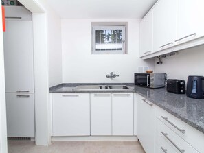 Fridge, microwave, oven, coffee/tea maker - Balaia Praia Apartment by Stay ici (Albufeira)