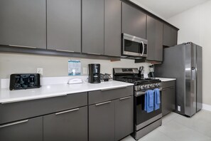 Fridge, oven, stovetop, dishwasher