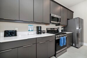 Fridge, oven, stovetop, dishwasher