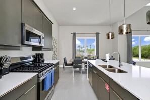 Refrigerador, horno, parrilla de estufa y lavavajillas 