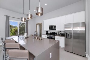 Fridge, oven, stovetop, dishwasher - Nestled Nook Condo near Disney with Resort & Waterpark Access - B35-200 (Kissimmee)