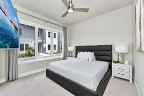 3 bedrooms, in-room safe, iron/ironing board, travel cot