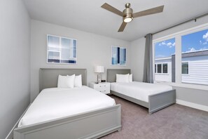 5 عدّة غرف نوم وخزنة داخل الغرفة ومكواة/لوح كي وسرير سفر