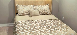 2 quartos, ferros/tábuas de passar roupa, Wi-Fi, roupa de cama