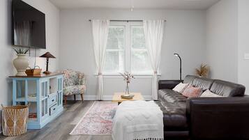 Smart TV, books, stereo