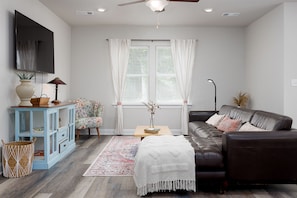 Smart TV, books, stereo